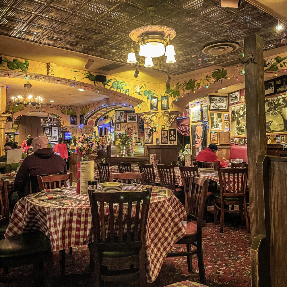 Buca di Beppo Saint Paul Minnesota Hipster Hack Review